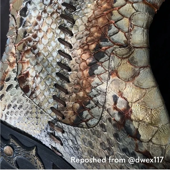 My husband got these off Poshmark for me but to small so I’m reposhing - Picture 2 of 7